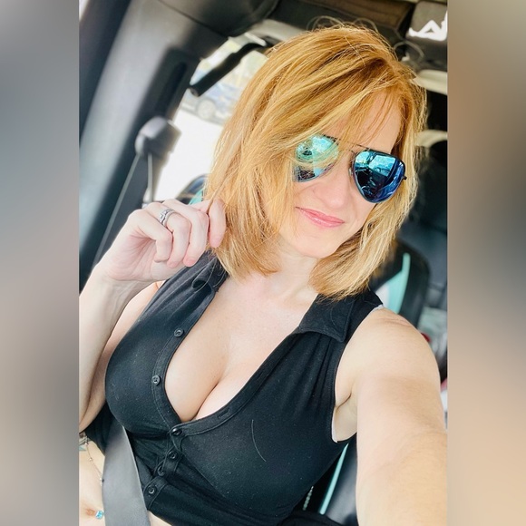 Hey! I am Laura ๐ If something catches your eye, make me an offer!!! ๐ - Picture 3 of 4